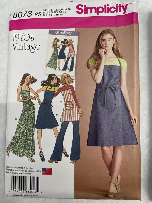 Simplicity Pattern 8073 Aprons Size 12-20