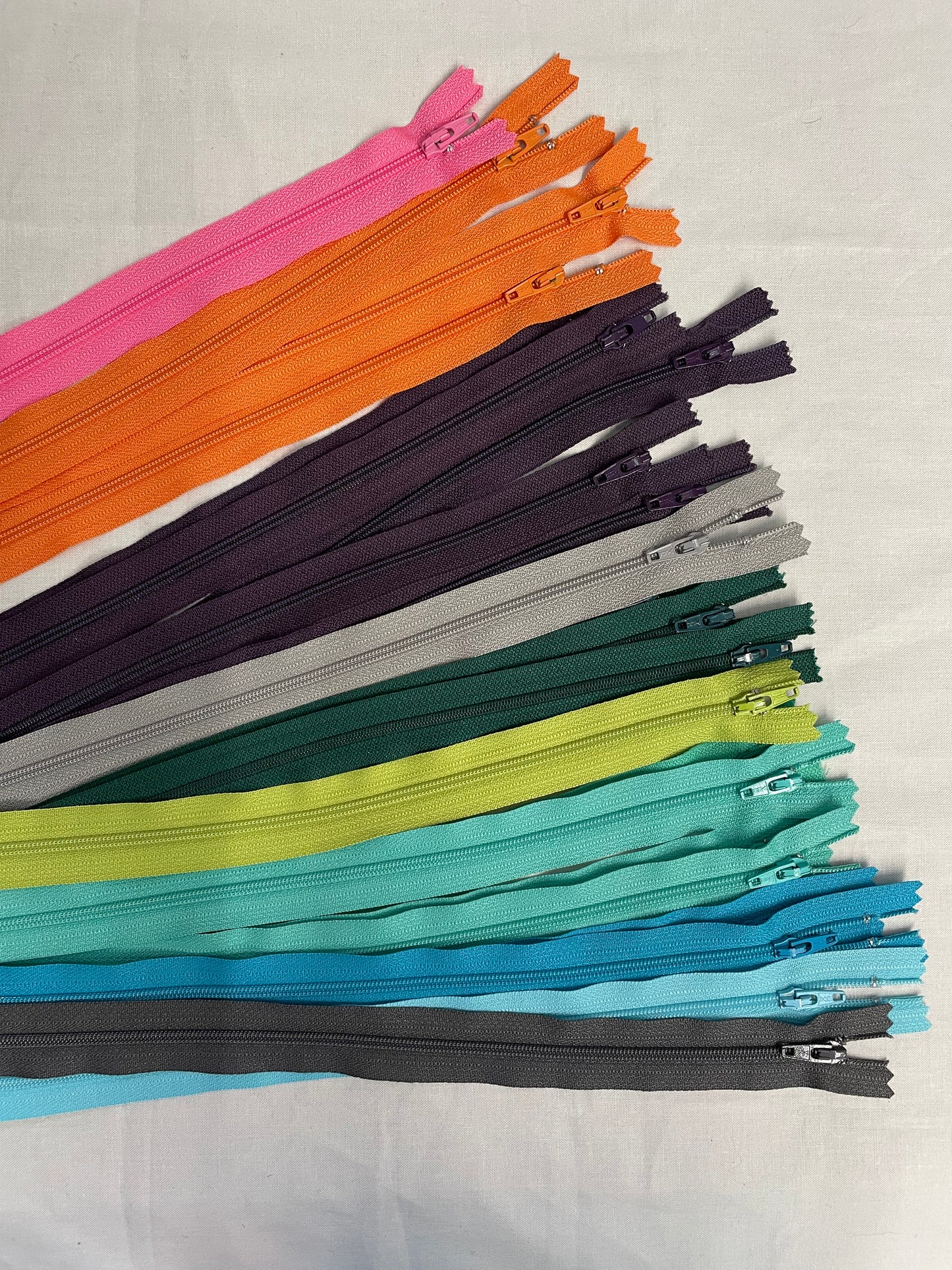Zipper #3 24 inch Closed End Polyester